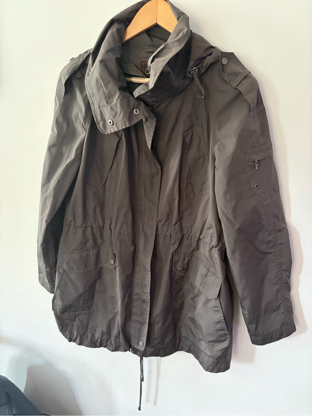 Women’s Cole haan packable rain jacket in warm gray color size L hidden hood